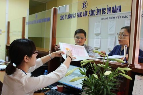 Giải quyết thủ tục chia thừa kế, sang tên sổ đỏ thế nào?