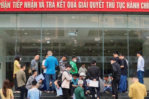 Chen chúc đổi giấy phép lái xe vì ngại làm trực tuyến