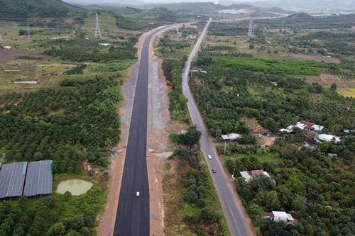 Phấn đấu đưa cao tốc Vân Phong - Nha Trang vượt tiến độ 6 tháng