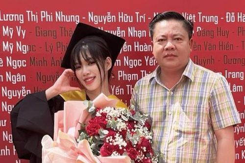 Chuyện hai nữ tân binh cất bằng đại học, tình nguyện nhập ngũ