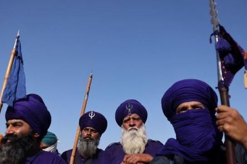 Đoàn biểu tình tại Ấn Độ nhận được sự hỗ trợ từ Nihang Sikhs