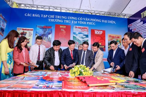 Tưng bừng Hội báo Xuân Vĩnh Phúc