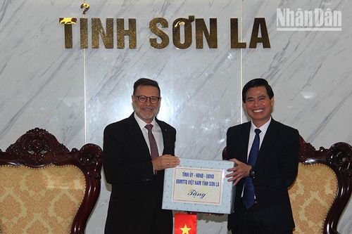 Đoàn công tác Đại sứ quán Australia tại Việt Nam thăm và làm việc tại Sơn La