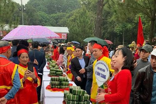 Sôi nổi hội thi gói bánh chưng, giã bánh giày tại Hải Dương