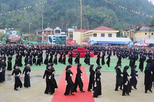 Tưng bừng khai hội Xuân An toàn khu Chợ Đồn