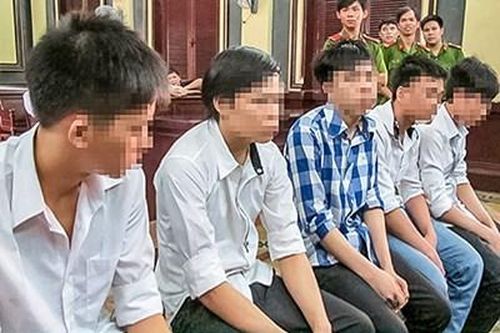 Pháp luật và cuộc sống: Bào chữa cho người phạm tội dưới 18 tuổi