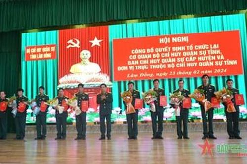 Bộ CHQS tỉnh Lâm Đồng công bố quyết định tổ chức lại các cơ quan, đơn vị
