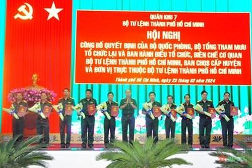 Bộ tư lệnh TP Hồ Chí Minh công bố các quyết định tổ chức lại các cơ quan, đơn vị