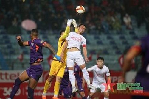 Thể Công-Viettel thua đáng tiếc trước Bình Dương