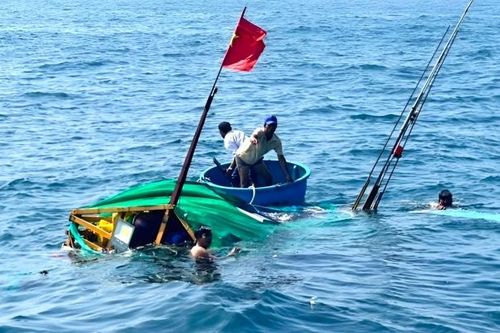 Quảng Ngãi: Tàu hàng va chạm tàu cá, 3 người tử vong và mất tích