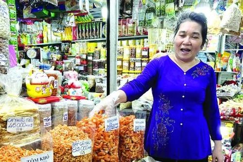 Sức mua sau Tết giảm sâu, tiểu thương than 'dọn hàng kinh doanh ế ẩm cũng nản lắm'