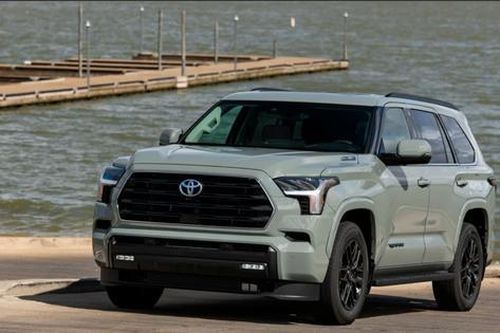 Triệu hồi 280.000 xe Toyota do lỗi hộp số khiến ô tô tự di chuyển