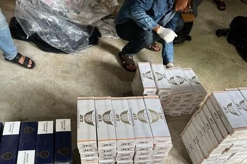 Bắt giữ 4 đối tượng chuyên cướp thuốc lá lậu
