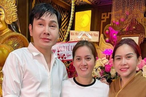 Nghệ sĩ tới giỗ đầu NSƯT Vũ Linh