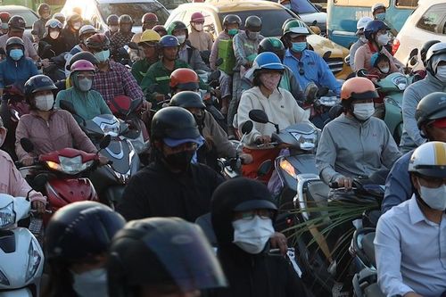 Chật vật giờ tan tầm sau ngày đóng nút giao Nguyễn Văn Linh - Nguyễn Hữu Thọ