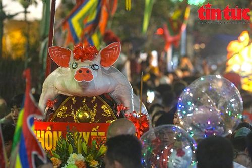 Độc đáo lễ hội rước 17 'ông lợn' ở xã La Phù