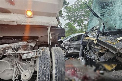 Tai nạn liên hoàn trên Quốc lộ 1A làm hai người thương vong