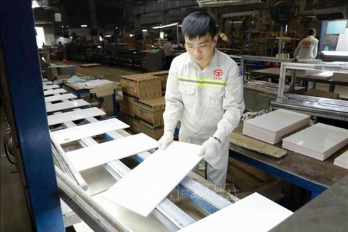 Đẩy mạnh sản xuất, kinh doanh, lấy lại đà tăng trưởng
