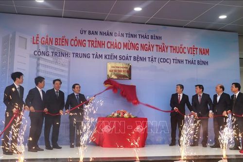 Gắn biển công trình CDC Thái Bình