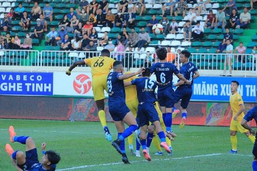 Hòa thất vọng, HAGL chôn chân ở vị trí cuối bảng