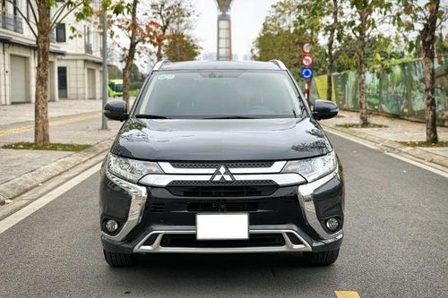 Bất ngờ giá chào bán của Mitsubishi Outlander 'lướt' sau 2 năm lăn bánh