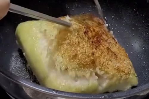 Rán bánh chưng theo cách sáng tạo, cô gái được dân tình rần rần ủng hộ