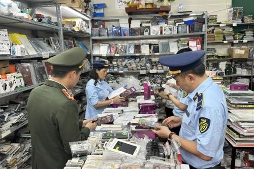 Nghệ An: Kiểm tra, thu giữ gần 1.600 sản phẩm linh kiện điện thoại không rõ nguồn gốc