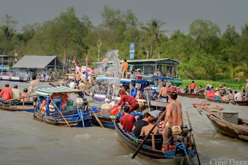 Cần Thơ: Độc đáo lễ hội Cầu an 'có một không hai' trên sông nước