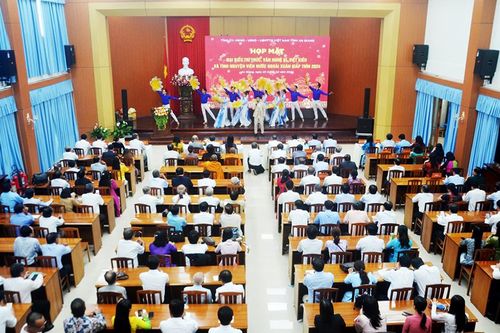 An Giang họp mặt đại biểu trí thức, văn nghệ sĩ, Việt kiều và tình nguyện viên nước ngoài Xuân Giáp Thìn năm 2024