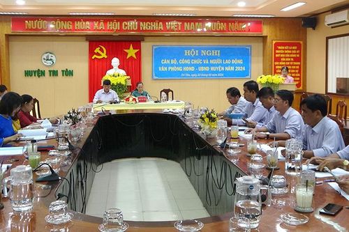 Văn phòng HĐND - UBND huyện Tri Tôn phát động phong trào thi đua năm 2024