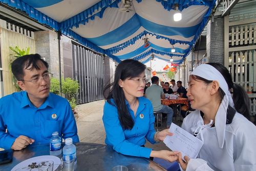 Thăm hỏi gia đình công nhân bị tử vong do tai nạn lao động