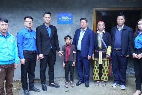 Khánh thành nhà 'Khăn quàng đỏ' cho gia đình học sinh có hoàn cảnh khó khăn