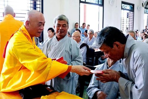 Thừa Thiên Huế: Chư tôn đức Ban Trị sự GHPGVN tỉnh sách tấn Phật tử nhân dịp tân niên