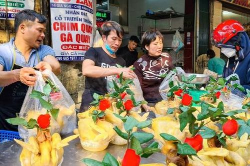 Thị trường rằm tháng Giêng: Nguồn cung dồi dào, giá cả ổn định