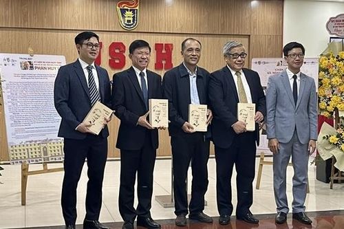 Ra mắt sách và triển lãm ảnh, công trình nghiên cứu của GS. Phan Huy Lê