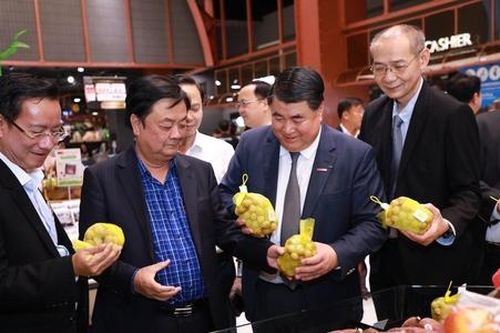 Bộ trưởng Nông nghiệp 'vi hành' tìm hiểu thực tế nông sản Việt ở Thái Lan