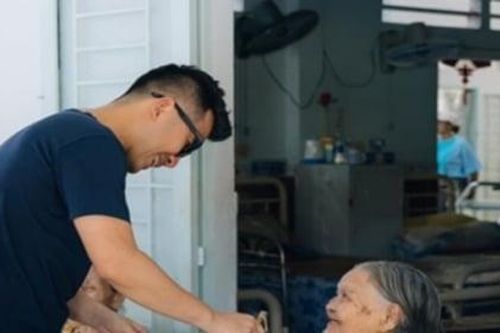 Những chiếc bánh tét 'gói' cả giá trị sẻ chia