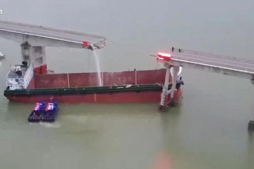 Tàu đâm gãy cầu, 5 người thiệt mạng ở Trung Quốc