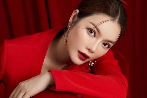 Lý Nhã Kỳ dính tin đồn bị phong tỏa tài sản