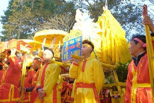 Lễ hội đầu xuân giữ gìn bản sắc, hướng tới người dân