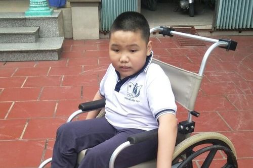 Tấm gương vượt khó của nam sinh Hải Dương khuyết tật học giỏi