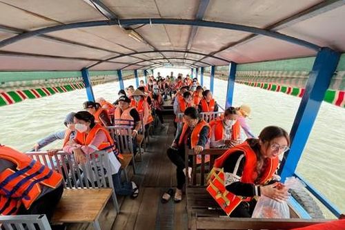 TPHCM: Bảo đảm an toàn cho khách trên sông