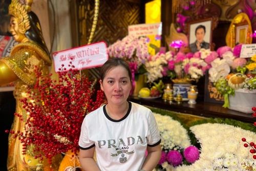 Con cháu quây quần cúng giỗ đầu NSƯT Vũ Linh