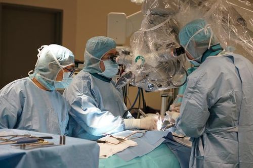 Bệnh rỗng tủy: Nguy hiểm nhưng dễ bị nhầm với đau cổ vai gáy