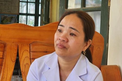 Nữ bác sĩ bỏ phố về quê bám bản chữa bệnh cho dân