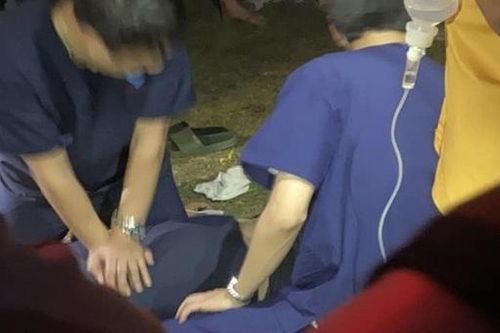 Nam thanh niên đột quỵ, tử vong ngay trên sân bóng đá