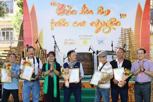 Đắk Lắk: Khai mạc Ngày thơ Việt Nam với chủ đề 'Bản hòa âm trên cao nguyên'