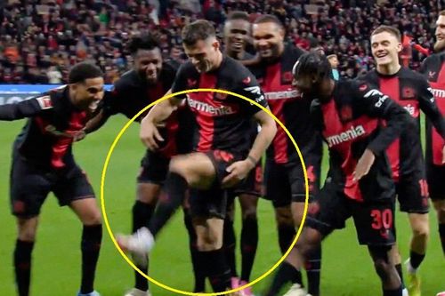 Sao Leverkusen giả chấn thương 'lừa' HLV Alonso