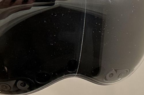 Nhiều kính Apple Vision Pro nứt vỡ mặt gương không lý do