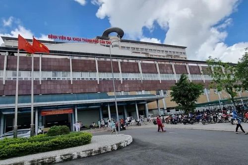 Một bệnh viện lớn khuyết 10 trưởng khoa, giám đốc xin nghỉ ốm